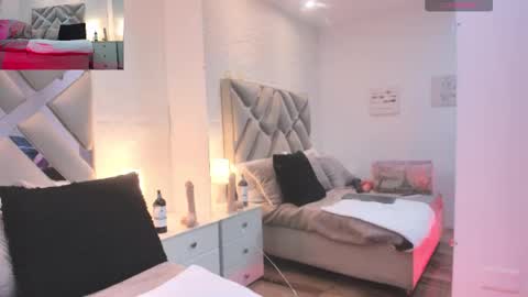 Raquel Moore  online show from 10-03-25, 12:57