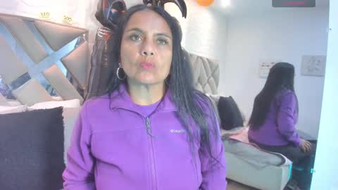 Raquel Moore  online show from 10-12-25, 02:49