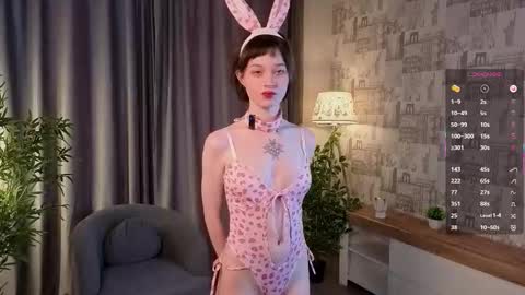 Snapshot of rashidagiczewski chatting on 10-17-25, 01:09 Nicole online show from 10-17-25, 01:09