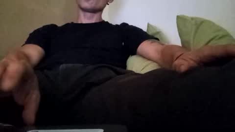 Snapshot of raspines chatting on 10-12-25, 05:45 Raspiness Cam online show from 10-12-25, 05:45