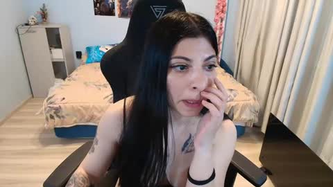 raven_haired_goddess online show from 05-01-26, 06:51