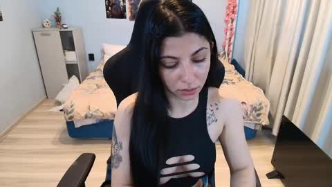 raven_haired_goddess online show from 05-05-26, 07:27