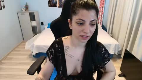 raven_haired_goddess online show from 05-14-26, 06:53
