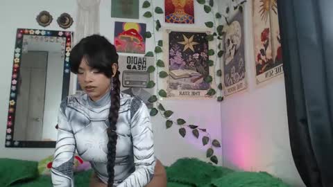 Snapshot of raven_luv chatting on 11-12-25, 10:41 raven online show from 11-12-25, 10:41