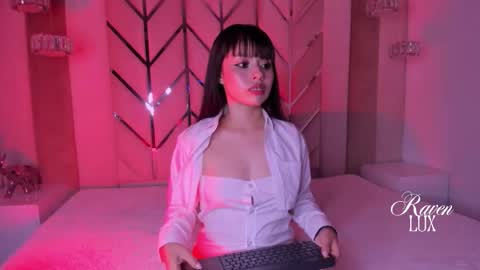 Snapshot of raven_luxx chatting on 03-18-26, 03:20 RAVEN online show from 03-18-26, 03:20