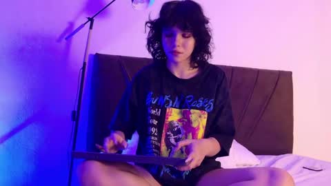   online show from 06-03-26, 02:33