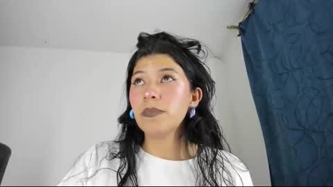 Snapshot of raven_rouge chatting on 01-03-25, 12:00 gata online show from 01-03-25, 12:00