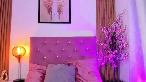Snapshot of ravena_queen chatting on 06-15-26, 01:08 ravena_queen online show from 06-15-26, 01:08