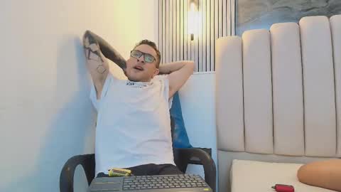 ravenandcody online show from 10-23-25, 04:23