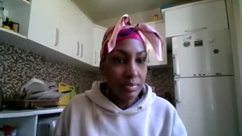 Snapshot of ravenbby chatting on 04-16-26, 08:59 ravenbby online show from 04-16-26, 08:59