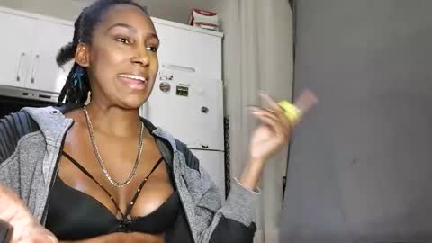 Snapshot of ravenbby chatting on 04-17-26, 08:34 ravenbby online show from 04-17-26, 08:34