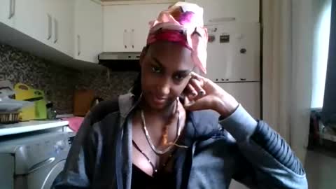 Snapshot of ravenbby chatting on 04-18-26, 09:13 ravenbby online show from 04-18-26, 09:13
