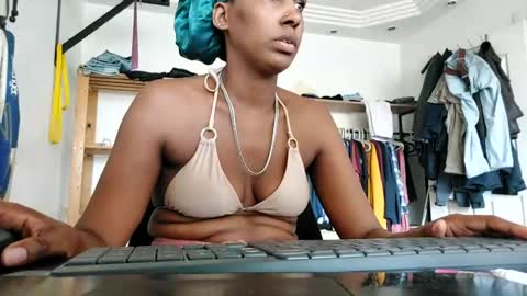 Snapshot of ravenbby chatting on 07-02-26, 12:00 ravenbby online show from 07-02-26, 12:00