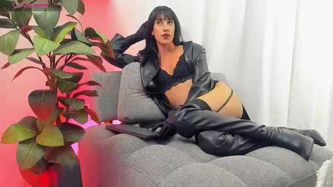 Snapshot of ravensinclair chatting on 01-16-26, 05:55 Raven Sinclair online show from 01-16-26, 05:55