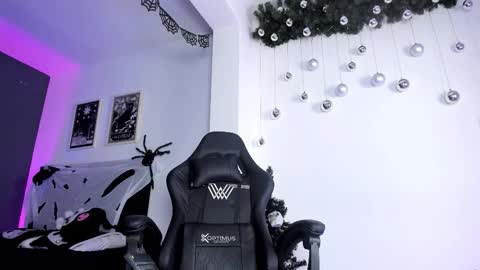 Raven Witch online show from 12-04-25, 10:18