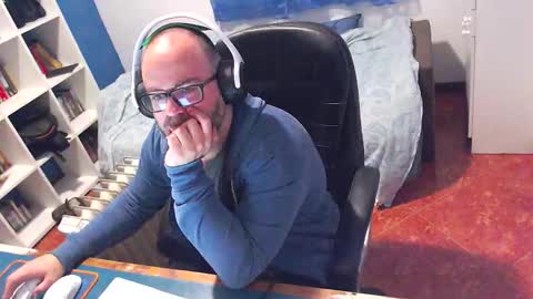 Snapshot of ravingr3d3 chatting on 02-11-26, 10:20 ravingr3d3 online show from 02-11-26, 10:20