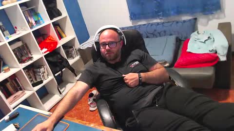 ravingr3d3 online show from 05-07-26, 09:31