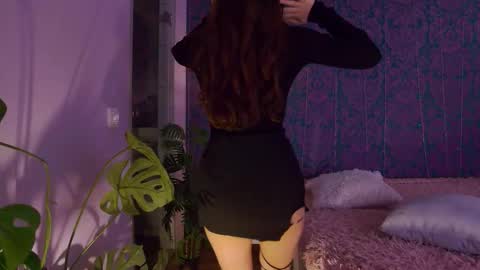 Lillian online show from 10-15-25, 04:18