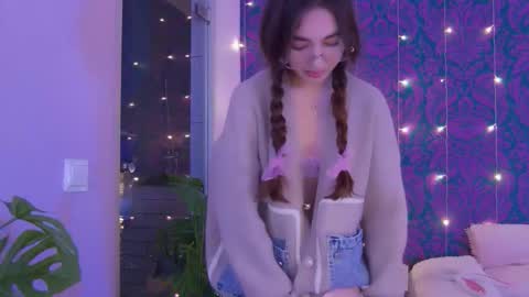 Lillian online show from 11-14-25, 04:38