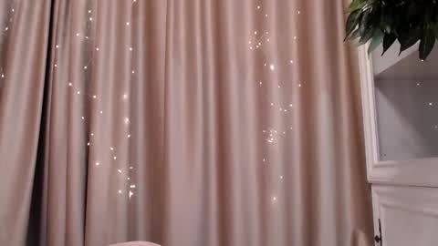 Snapshot of ray_ayanami chatting on 09-23-25, 12:08 Ray online show from 09-23-25, 12:08