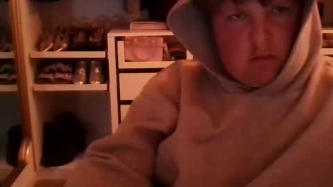 ray_holland13 online show from 05-06-26, 03:24