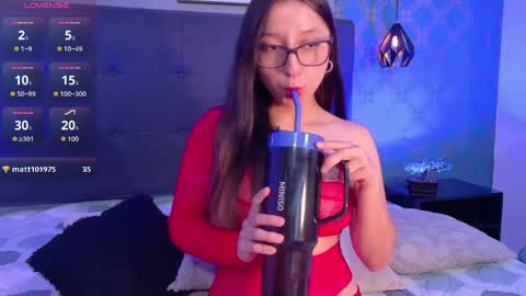 Snapshot of ray_lily chatting on 04-22-26, 08:43 Lilia online show from 04-22-26, 08:43