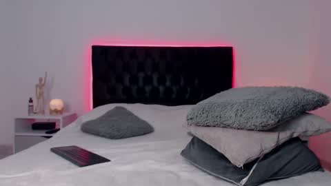 Snapshot of ray_weed chatting on 11-24-25, 11:37 Ray online show from 11-24-25, 11:37