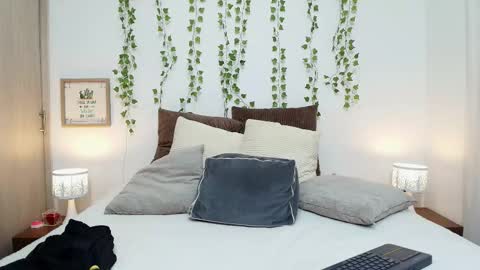 Snapshot of ray_weed chatting on 12-16-25, 01:10 Ray online show from 12-16-25, 01:10