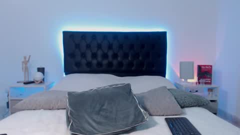 Snapshot of ray_weed chatting on 12-16-25, 11:54 Ray online show from 12-16-25, 11:54