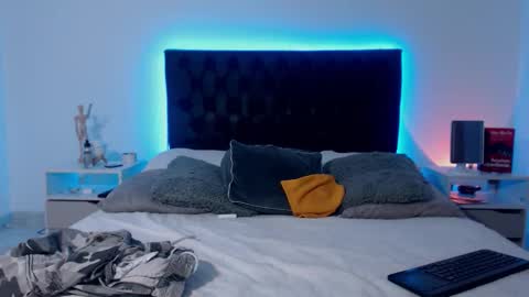 Snapshot of ray_weed chatting on 12-22-25, 12:40 Ray online show from 12-22-25, 12:40