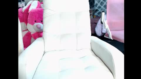 Snapshot of raysweet1 chatting on 10-26-25, 12:11 RAY online show from 10-26-25, 12:11