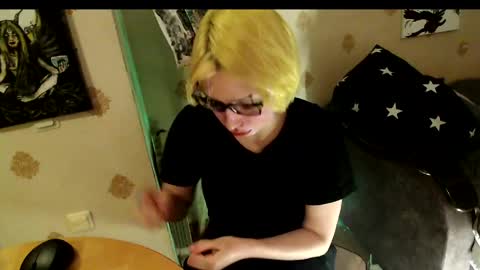 Snapshot of raziel_haze chatting on 04-10-26, 08:35 Yrriel Strife Candy-Demon Caveboy mr. Cringe online show from 04-10-26, 08:35