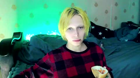 Snapshot of raziel_haze chatting on 04-19-26, 06:56 Yrriel Strife Candy-Demon Caveboy mr. Cringe online show from 04-19-26, 06:56