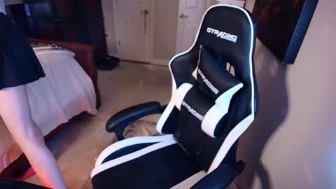 razorkitty online show from 12-18-25, 02:12