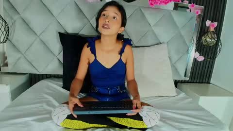Snapshot of real_doncella_pussy chatting on 05-30-26, 07:11 DONCELLA online show from 05-30-26, 07:11