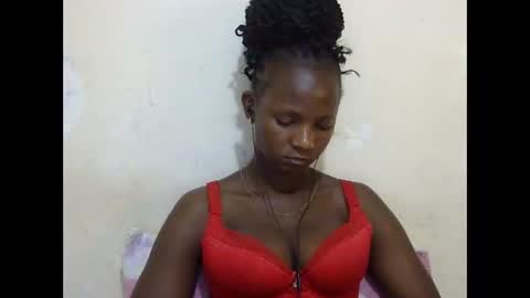 Snapshot of realqueen_ chatting on 03-04-25, 05:45 queen online show from 03-04-25, 05:45