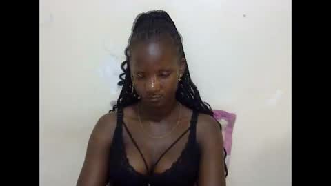 Snapshot of realqueen_ chatting on 03-05-25, 07:27 queen online show from 03-05-25, 07:27