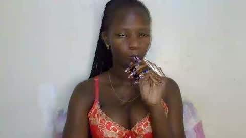 Snapshot of realqueen_ chatting on 03-10-25, 05:29 queen online show from 03-10-25, 05:29