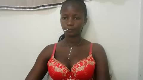 Snapshot of realqueen_ chatting on 09-19-25, 07:21 queen online show from 09-19-25, 07:21