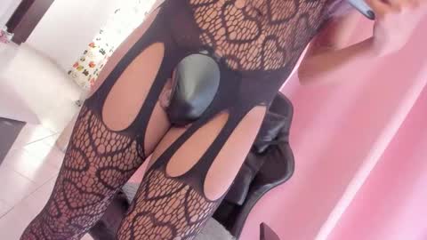 Snapshot of realsiren chatting on 10-13-25, 01:55 Serena online show from 10-13-25, 01:55
