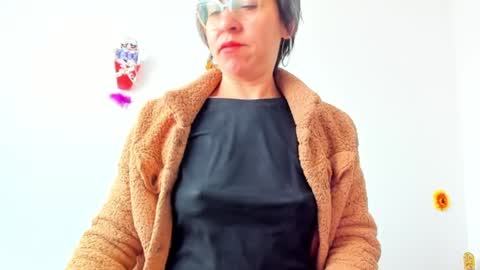 Snapshot of rebbeca09 chatting on 01-05-25, 12:53 Rebbeca online show from 01-05-25, 12:53