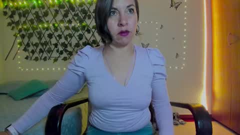 Snapshot of rebbeca09 chatting on 09-25-25, 10:30 Rebbeca online show from 09-25-25, 10:30