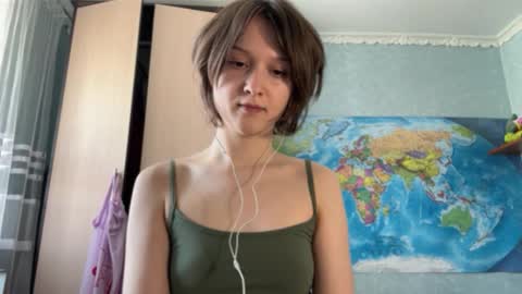 Snapshot of rebbeccaniimi chatting on 03-15-26, 08:42 Bella online show from 03-15-26, 08:42