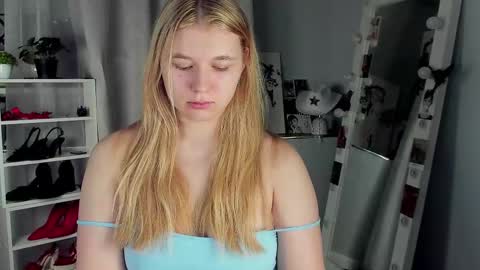 rebecca_____ online show from 11-25-25, 04:23