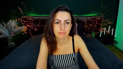Snapshot of rebecca_diamonds chatting on 02-18-26, 06:20 rebecca_diamonds online show from 02-18-26, 06:20