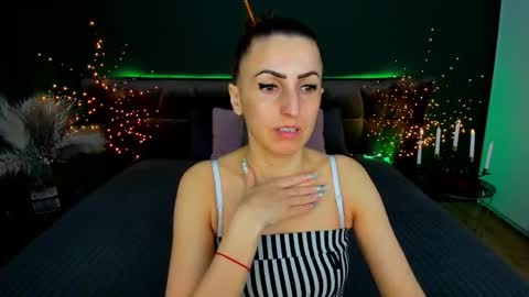 Snapshot of rebecca_diamonds chatting on 03-17-26, 06:28 rebecca_diamonds online show from 03-17-26, 06:28