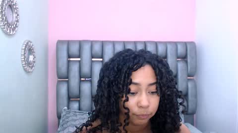 Snapshot of rebecca_mils chatting on 02-02-25, 05:48 R E B E C A online show from 02-02-25, 05:48