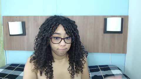 Snapshot of rebecca_mils chatting on 02-05-25, 11:55 R E B E C A online show from 02-05-25, 11:55