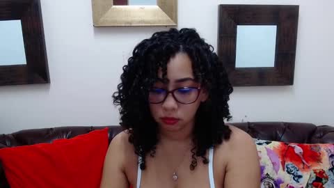 Snapshot of rebecca_mils chatting on 03-01-25, 12:01 R E B E C A online show from 03-01-25, 12:01