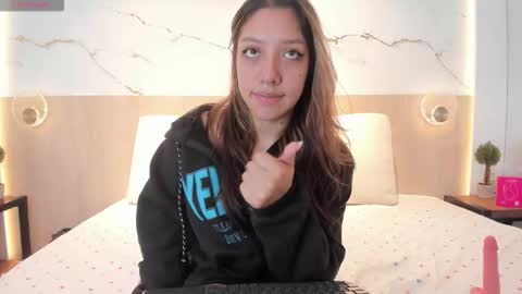 Snapshot of rebecca_ponce chatting on 03-12-26, 06:58 REBECCA online show from 03-12-26, 06:58